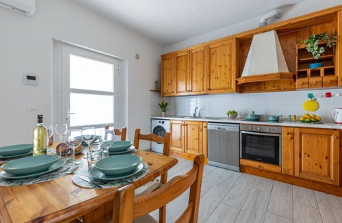 San Piero a Grado Apartment | GuestHost - Charming 95 sqm apartment located on the ground floor of a recently renovated building, able to accommodate up to 5 people. The property is located on Via Livornese, a few meters from the Ciclopista del Trammino, a cycle path that connects