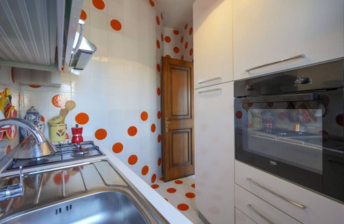 Santo Spirito Apartment | GuestHost - Cozy apartment in a villa that accommodates up to 4 people, equipped with all comforts including a terrace equipped for moments of relax. The apartment is located in the Santo Spirito district, an area full of shops, restaurants and bars, jus