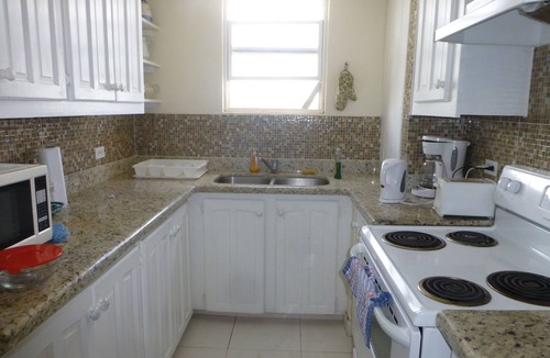 Hastings Apartment | Hastings Towers 3B opp Beach with Balcony looking out to sea views!