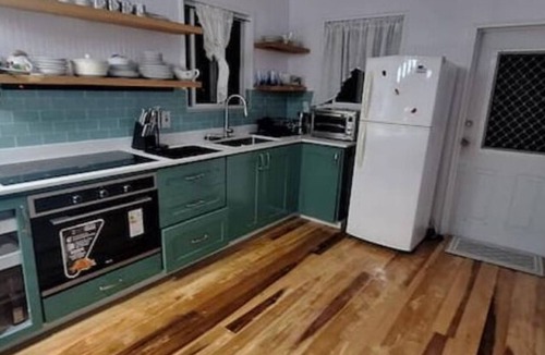 Old Trees Bay House | Hidden exquisite home Charming 2-bedroom,2 bathroom home in nice Derricks