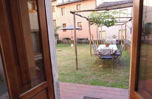 Mologno Apartment | Historic Palazzo Apartment with a large private garden in the old town of Barga.