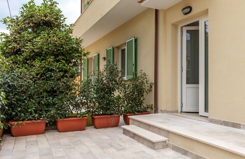 Ripa-Pozzi-Ponterosso Apartment | Holiday Apartment "Casa Lido" with 2 Balconies & Wi-Fi