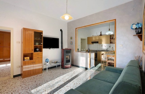 San Lazzaro Apartment | Holiday Apartment 'Casa Vacanza Bella Veduta' with Mountain and Sea Views