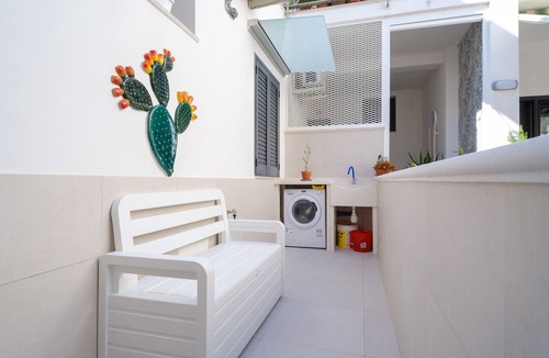 San Cataldo Apartment | Holiday Apartment Fico D'India with Sea View, Terrace & Wi-Fi