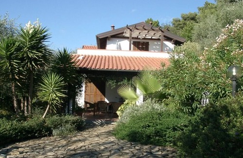 Vallebona Apartment | Holiday apartment in detached house with astonishing view CIN:IT008062C252NL8LGL