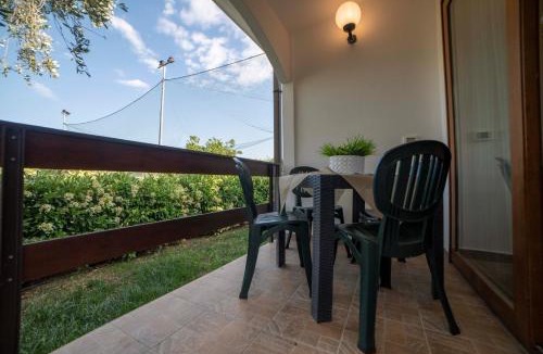 Mattinata House | Holiday Apartment orchidea with swimming pool and private beach