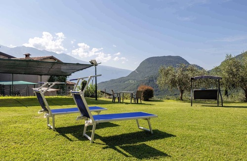 Tremosine Apartment | Holiday apartment with garden