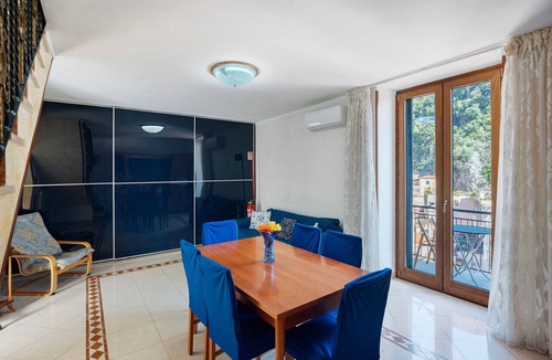 Cetara House | Holiday Home 'A' Russella' with Sea View, Wi-Fi and Air Conditioning
