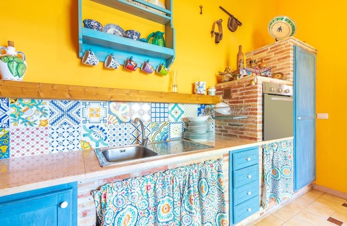 Falaride House | Holiday Home 'Casale Siculo' with Wi-Fi, Garden and Terrace