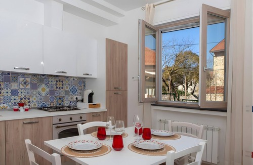 San Lazzaro House | Holiday Home 'La Via Delle Stelle' with Mountain View, Wi-Fi and Air Conditioning