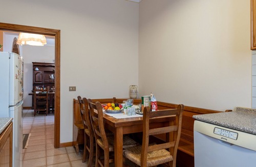 Montevarchi House | Holiday Home 'Poggio Loccano' with Private Garden and Balcony