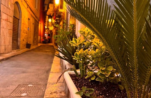 Barletta House | Holiday Home 'Twins Luxury Suite' with Wi-Fi and Air Conditioning