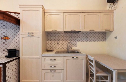 Vico Equense House | Holiday Home 'Villa Ida - Appartamento Napoli' with Private Terrace, Wi-Fi and Air Conditioning