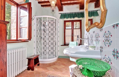 Serrapetrona House | Holiday house Serrapetrona for 1 - 12 persons with 6 bedrooms - Holiday home