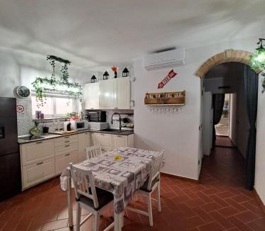 Rosignano Solvay Apartment | IlMareaDuePassi Guest House