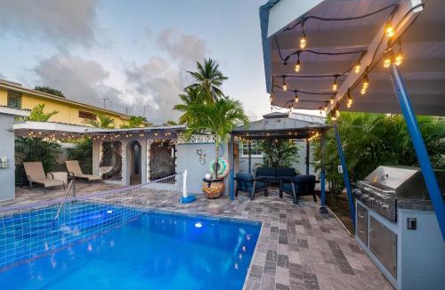 Welches House | Impressive Private Pool Mandevilla Home Near Beach