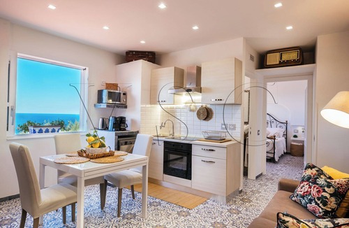Massa Lubrense Apartment | INCANTO SU CAPRI Panoramic apartment on the Sorrentine Peninsula with pool