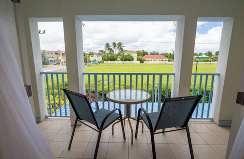 Dover Hotel | Island Escape Steps from Dover Beach with Pool Access