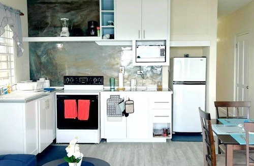 Silver Sands Apartment | "Island Getaway Apt" mit Meerblick by Interhome