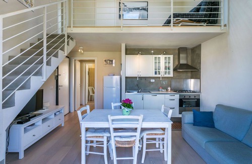 Rosignano Solvay Apartment | Cosy apartment for 6 people with WIFI, A/C, TV and balcony