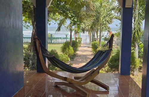 Bouvet Island Hotel | La Casa de la Playa - Oceanfront - Sleeps 11