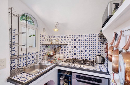 Castiglione Apartment | La Casa Del Giudice Amalfi Coast Apartment with Sea View, Private Terrace and Wi-Fi