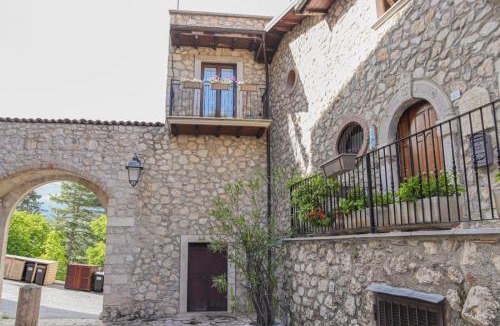 Celano House | La Contessa