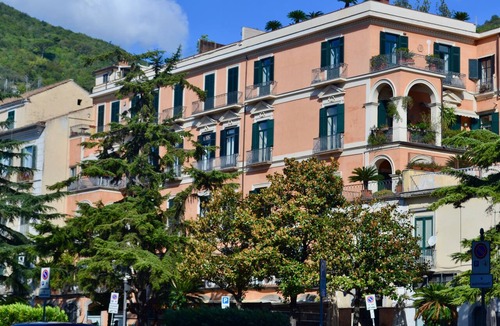 Historical Downtown Salerno Apartment | La Maison du Paradis B&B: Charming apartment in the heart of Salerno