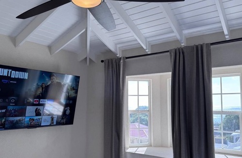 Prospect Apartment | La Porta Della Casa - 2-King bed Apt. with Pool & Sunset Deck