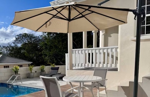 Prospect Apartment | La Porta Della Casa - 2-King bed Apt. with Pool & Sunset Deck