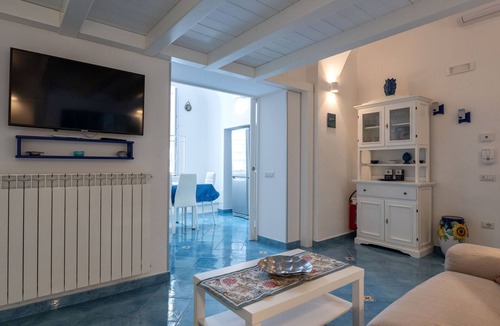 Maiori House | Levante - charming apartment with sea-view terrace, fits up to 7 guests