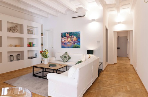 San Frediano Apartment | Live like a local: Chic, 😃 Happy, Center Florence, Terrace💕walk to monuments