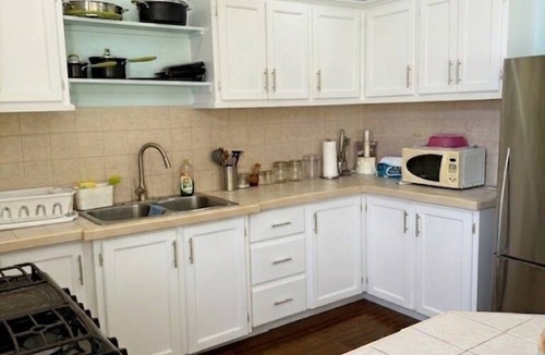 Hastings Apartment | Lovely 2 bed/2bath apartment, a/c, veranda, garden, 10 mins to Hastings beach