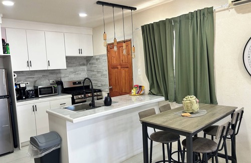 Rendezvous Apartment | Lovely 2-bedroom apartment with AC, 15 min walk from the South Coast Main Road