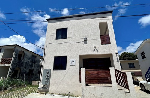 Rendezvous Apartment | Lovely 2-bedroom apartment with AC, 15 min walk from the South Coast Main Road