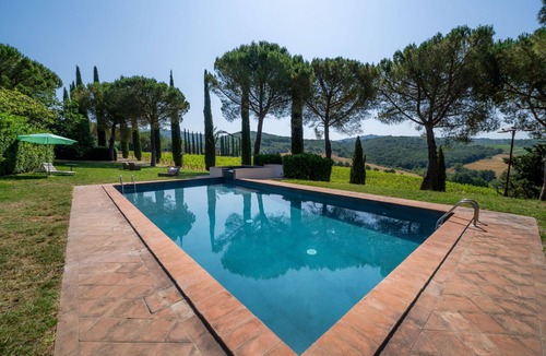 San Pietro in Bossolo Villa | Lovely apartment in villa for 6 guests with pool, WIFI and TV, close to Greve In Chianti