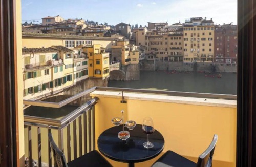 Santa Maria Novella Apartment | Luxurious Apartment in the Heart of Historic Florence