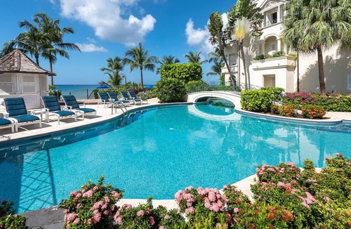 Schooner Bay Apartment | Luxury 3-bedroom beachfront penthouse