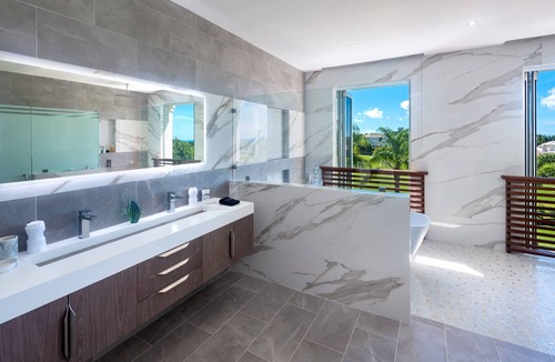 Westmoreland Villa | Luxury 5 Bedroom Seaduced Villa