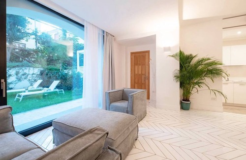 Sant'Agnello Apartment | Luxury Apartment with Garden and Pool