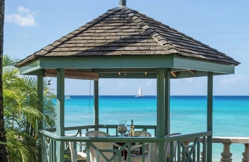 Prospect Villa | Luxury beachfront Villa with Chef, and staff