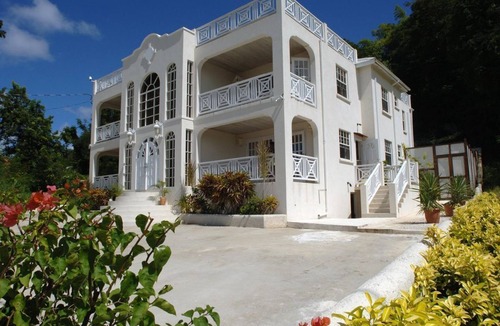 Mullins Villa | Luxury Villa with pool 5 min walk to beach