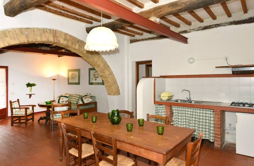 Guasticce House | Magnificent and large apartment in the Tuscan countryside