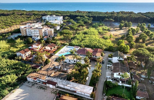 Laura Apartment | Marina Living Rooms – Economy Double Room with Shared Pool, Wi-Fi, and Air Conditioning