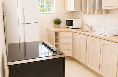 Maxwell Apartment | Maxwell Beach Escape 1: Beachfront Apartment & Resort Access
