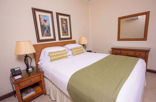 Retreat Hotel | Maynards Escape | 4.2 Miles to St. Nicholas Abbey