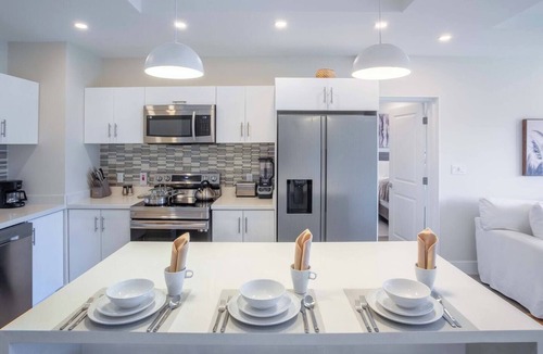 Little Battaleys Apartment | Modern & Cozy West Coast Condo in Gated Community