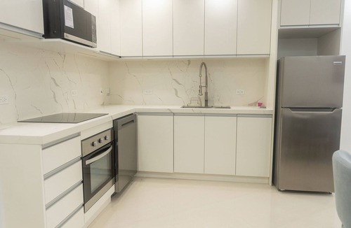Mullins Apartment | New 1-Bed Condo with Pool near Mullins Beach