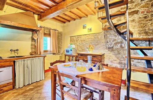 Castelnuovo Berardenga Apartment | Nice apartment for 2 people with WIFI, A/C, pool, pets allowed and panoramic view