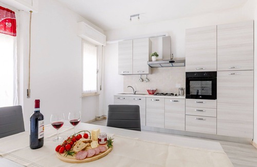 Loreto Apartment | Nice apartment for 5 guests with A/C, WIFI, TV, terrace and panoramic view, close to Porto Recan.